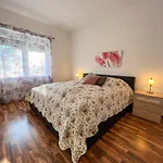 Sunnyside Apartmanhaz 公寓