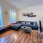 Sunnyside Apartmanhaz * 佐洛卡罗斯