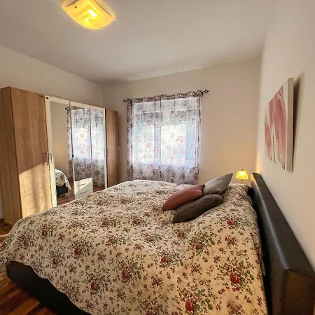 Sunnyside Apartmanhaz