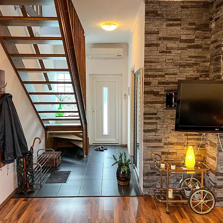 Sunnyside Apartmanhaz Апартаменты *