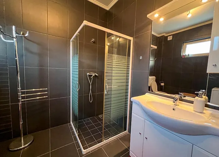 Sunnyside Apartmanhaz דירה *