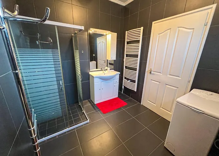 Sunnyside Apartmanhaz דירה